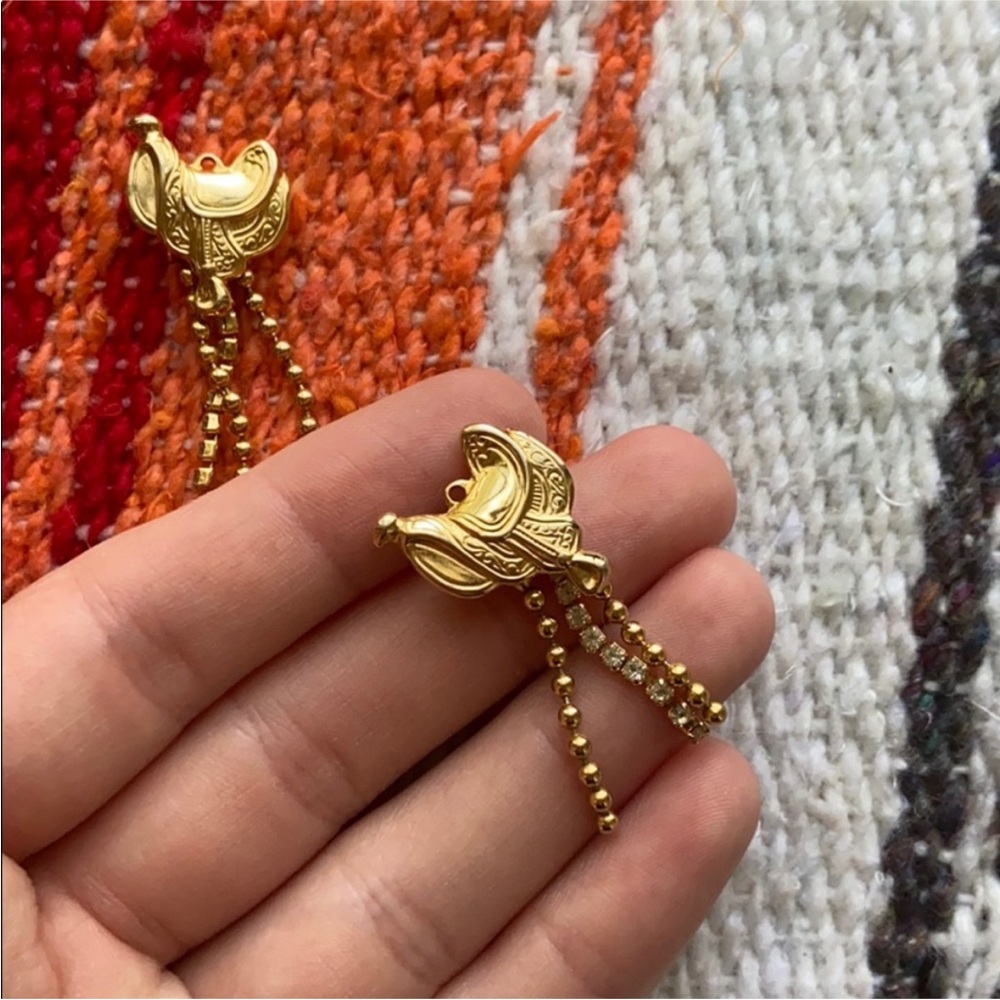 Saddle earrings